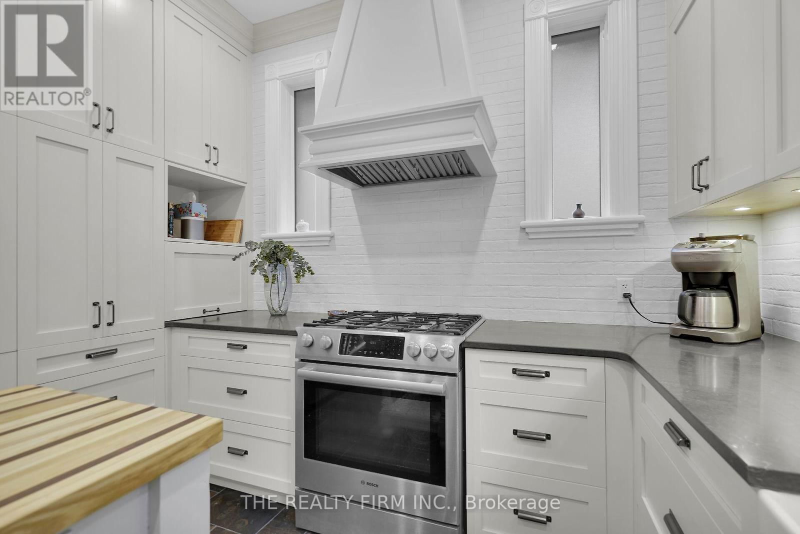 863 MAITLAND STREET Image 15