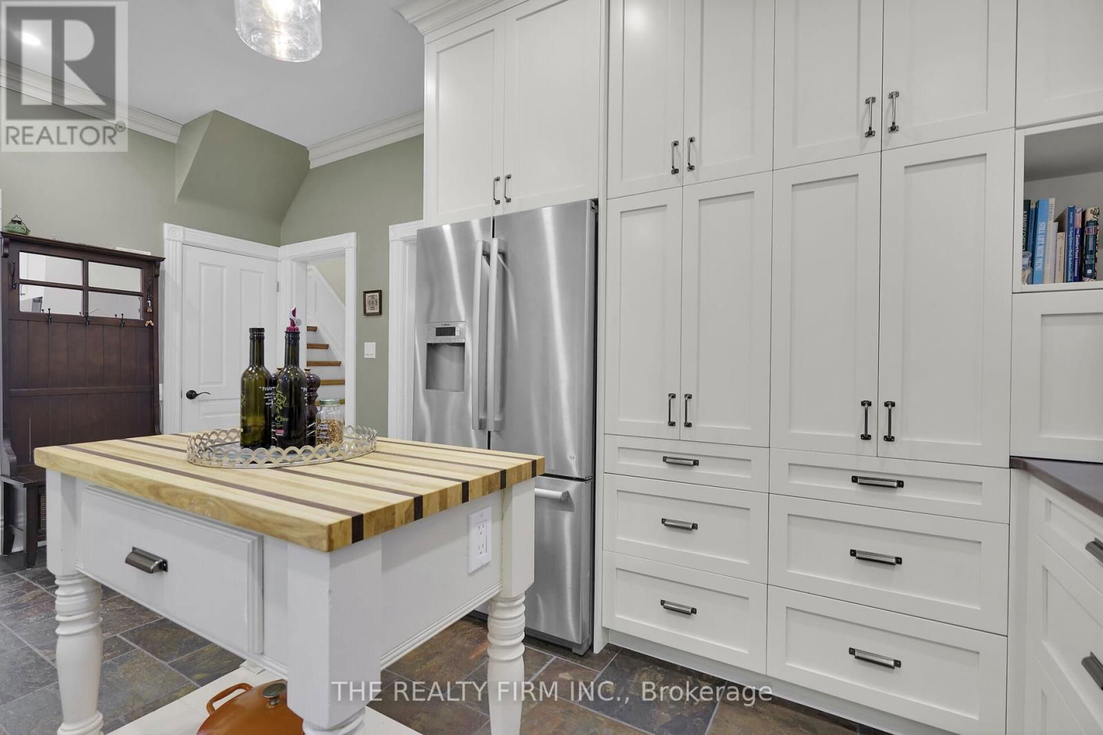 863 MAITLAND STREET Image 16