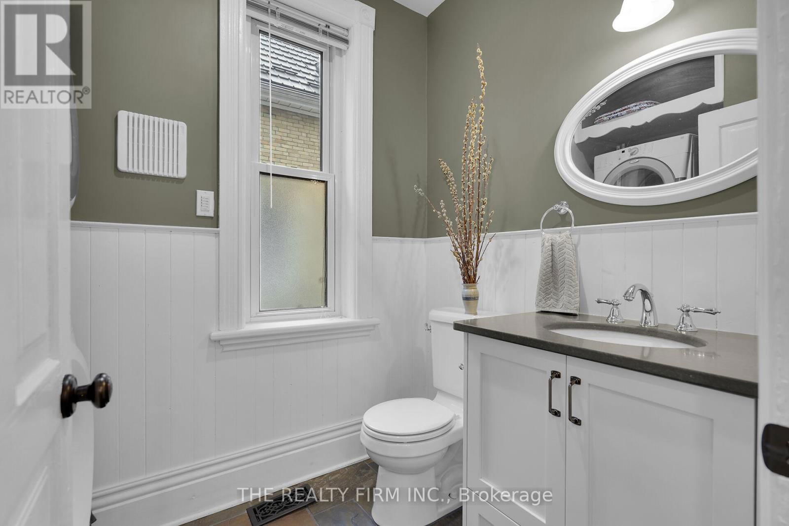 863 MAITLAND STREET Image 18