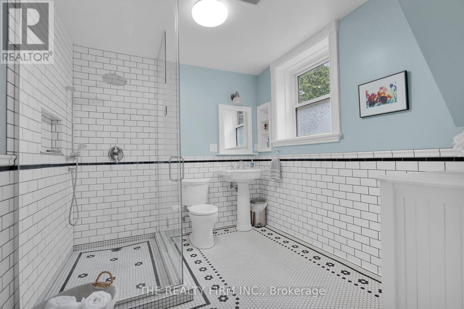 863 MAITLAND STREET Image 24