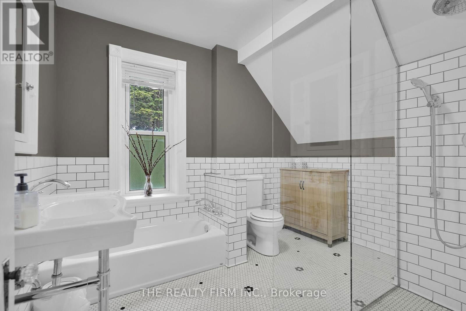 863 MAITLAND STREET Image 31