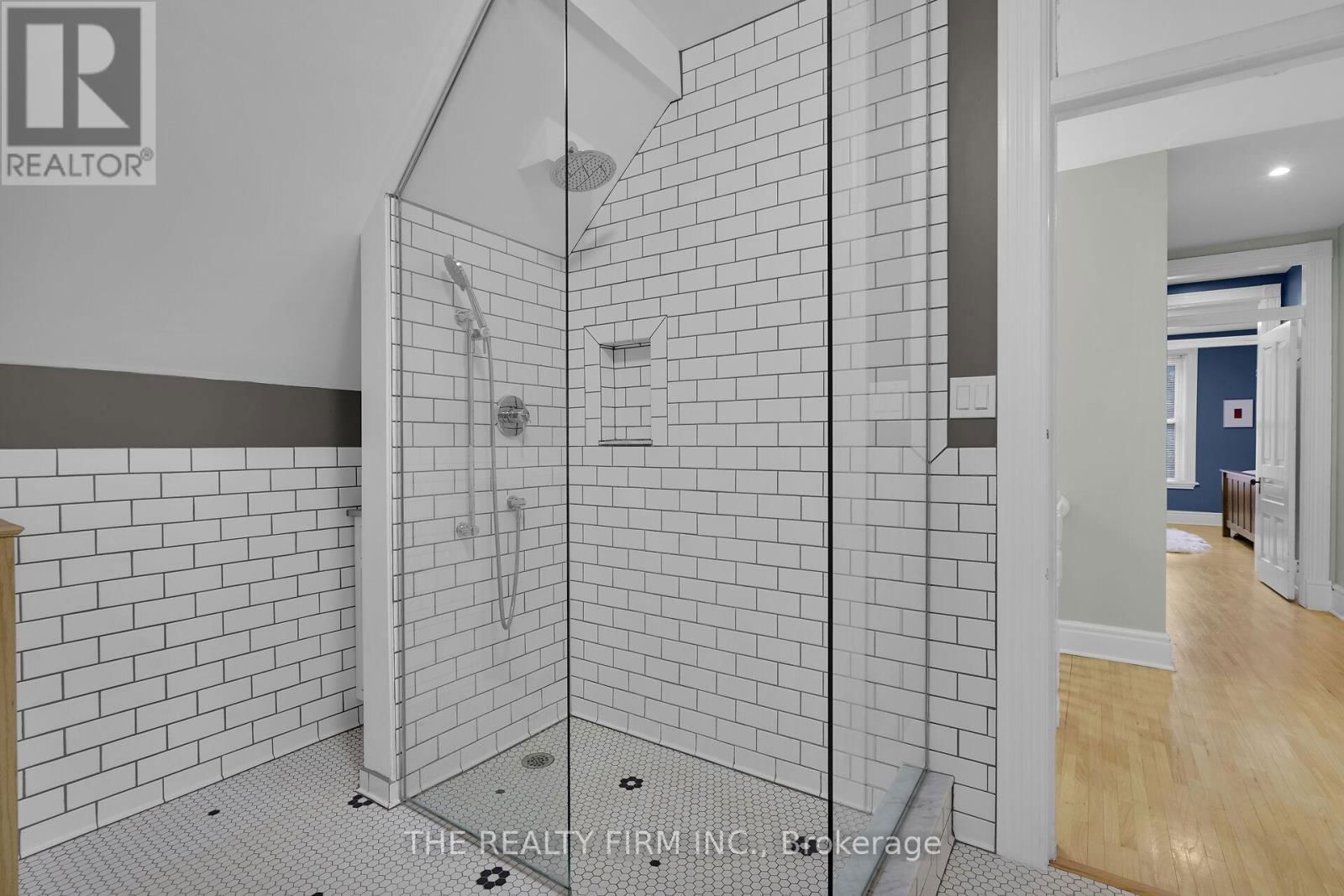 863 MAITLAND STREET Image 32