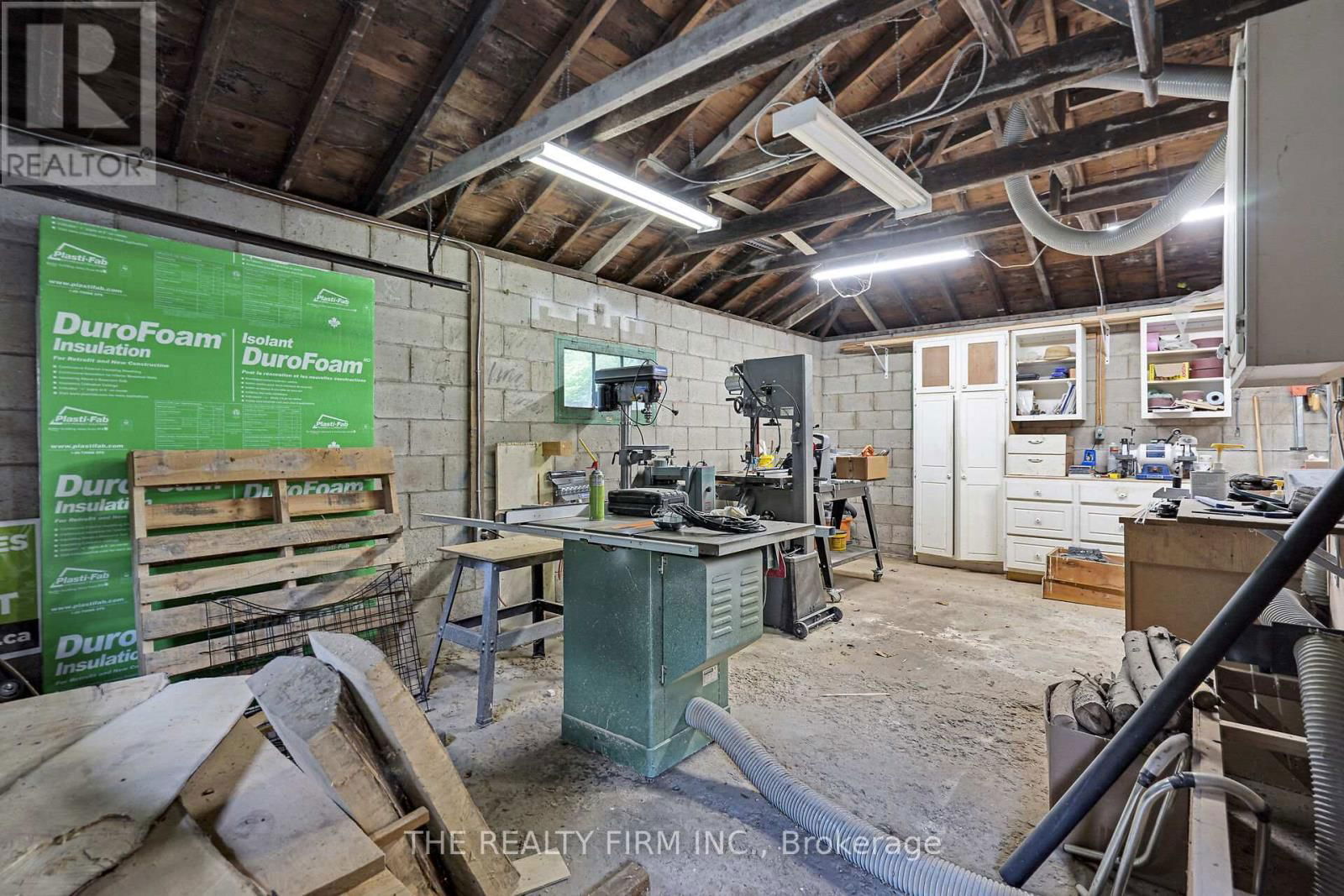 863 MAITLAND STREET Image 38