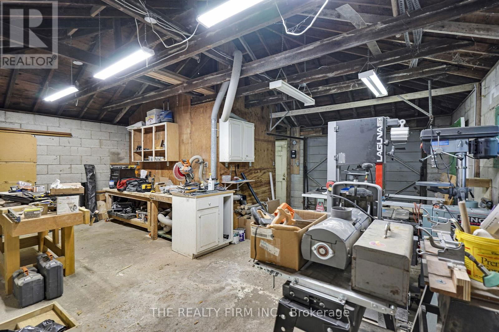 863 MAITLAND STREET Image 39