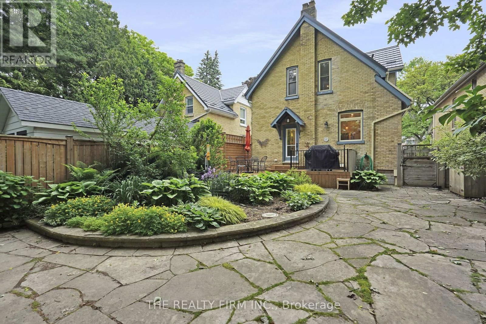 863 MAITLAND STREET Image 40