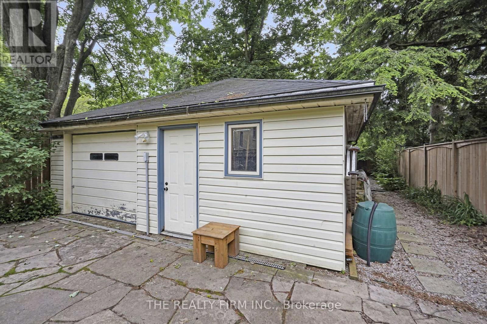 863 MAITLAND STREET Image 45