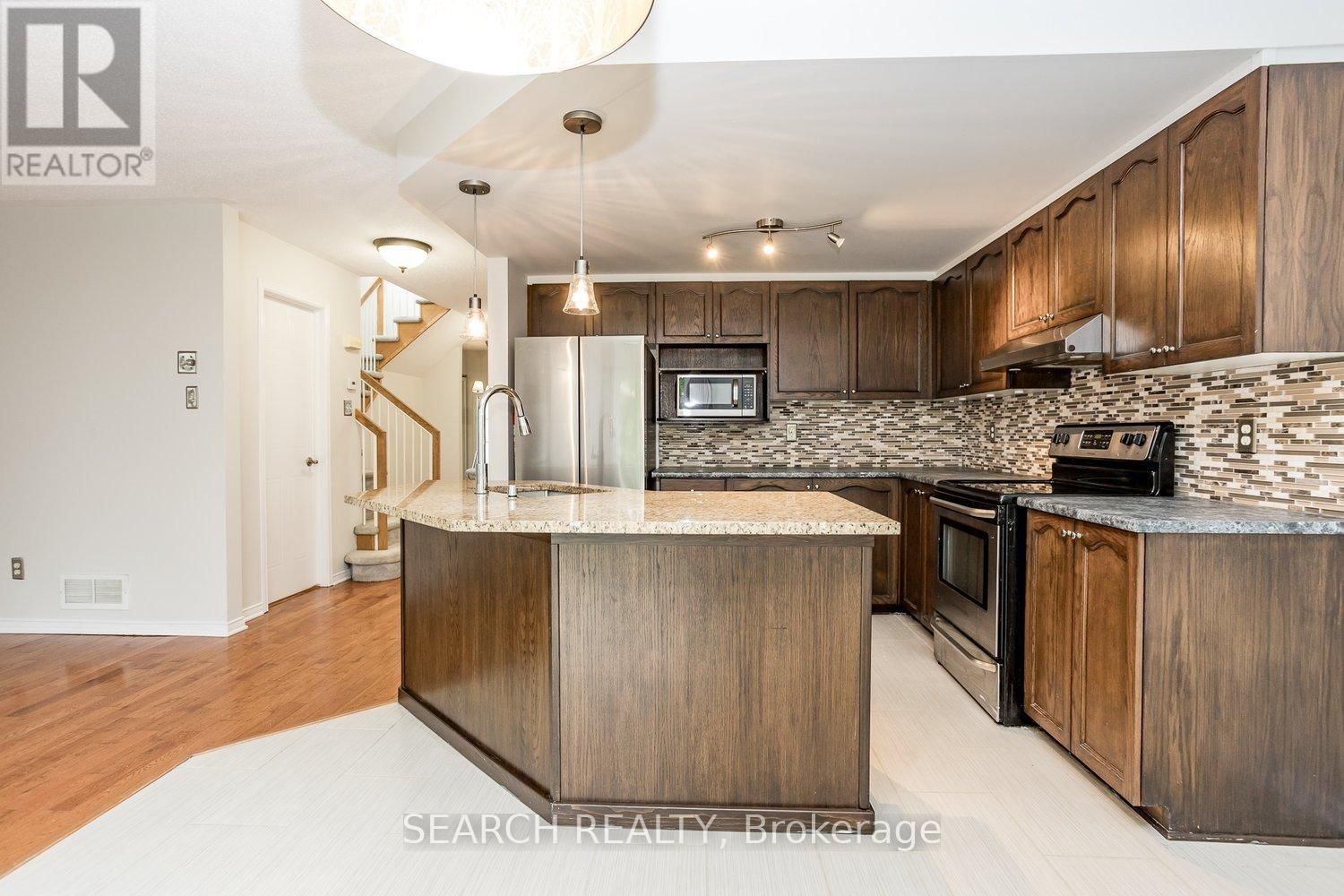 9 OAKHAM RIDGE Image 11