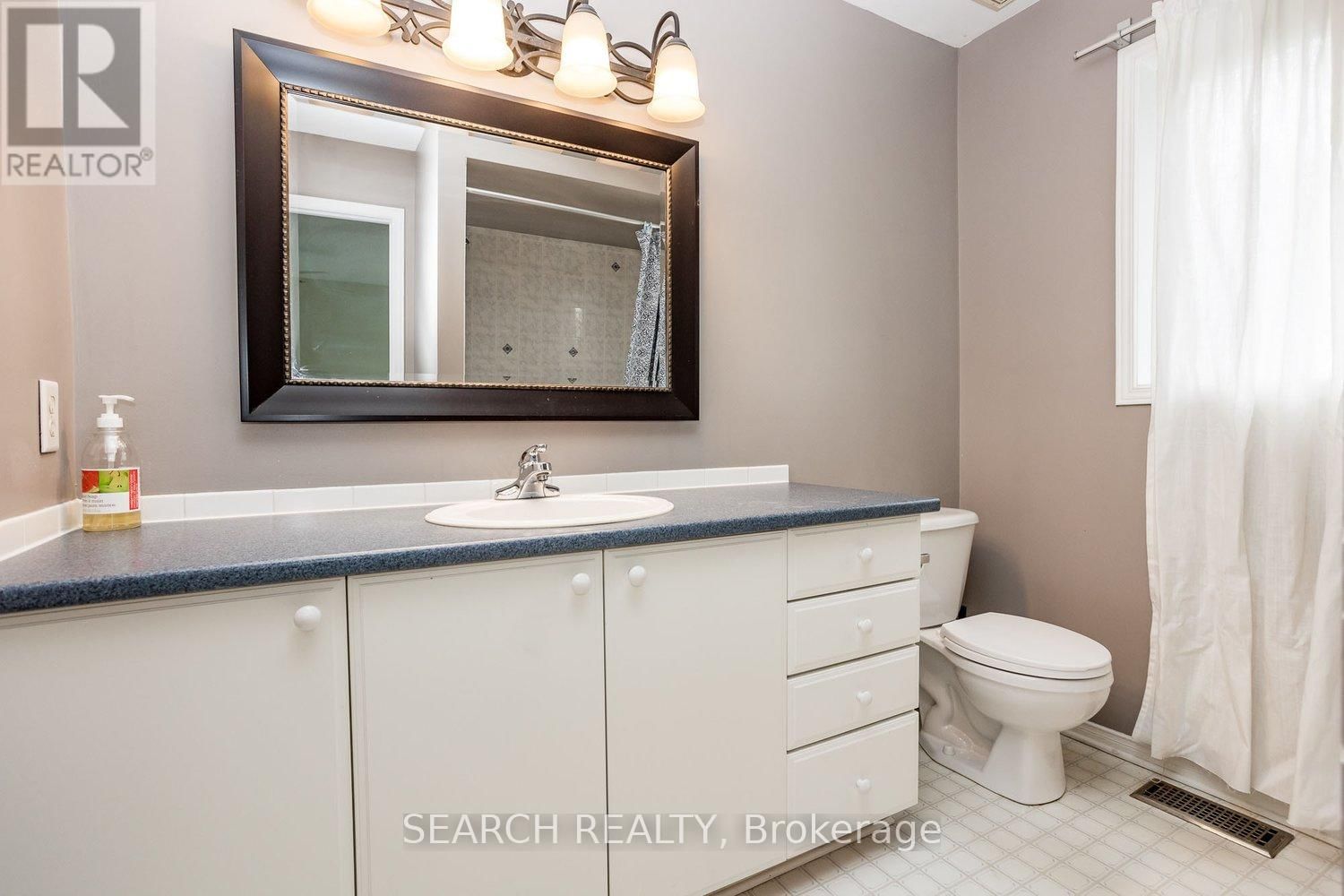 9 OAKHAM RIDGE Image 16