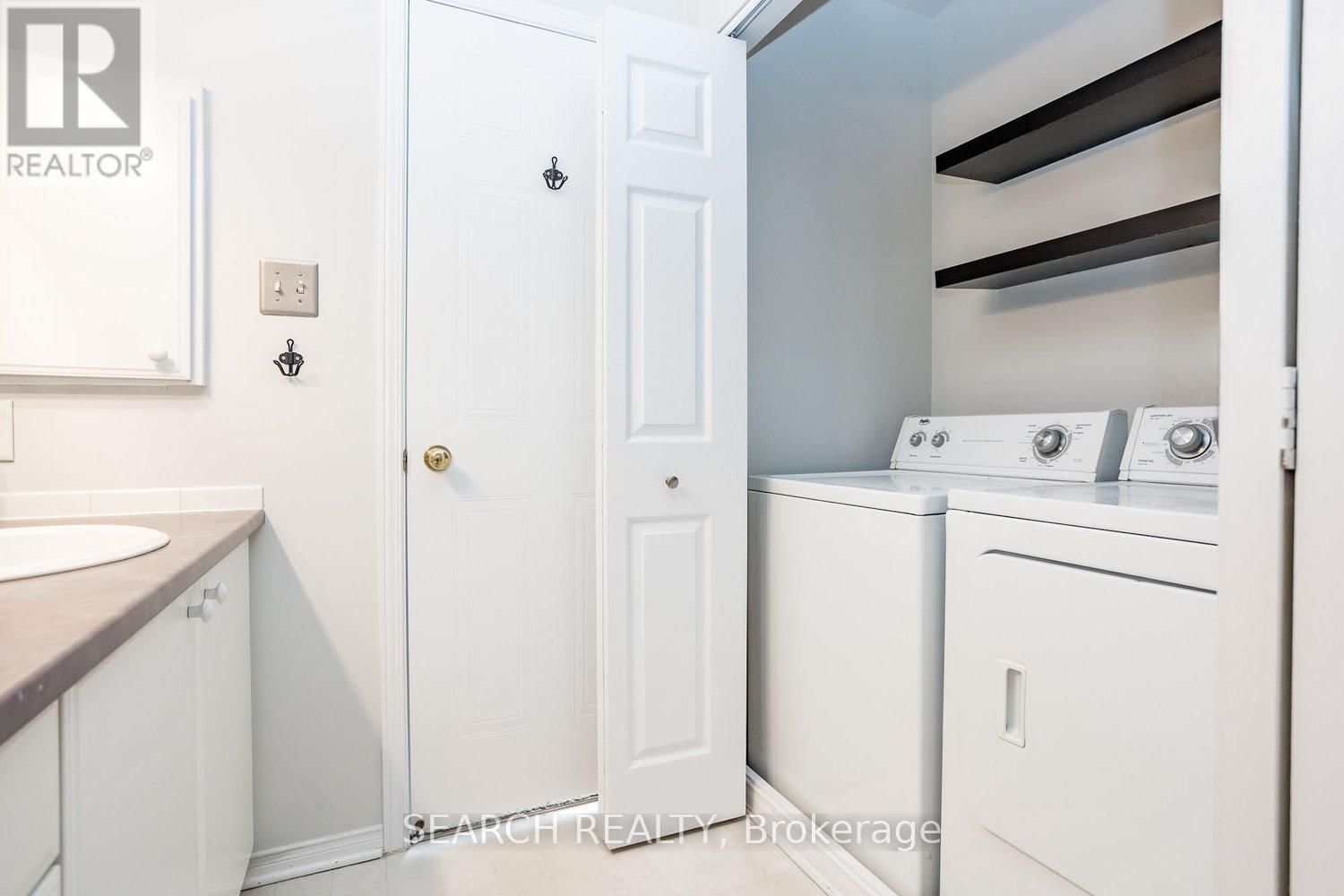 9 OAKHAM RIDGE Image 21
