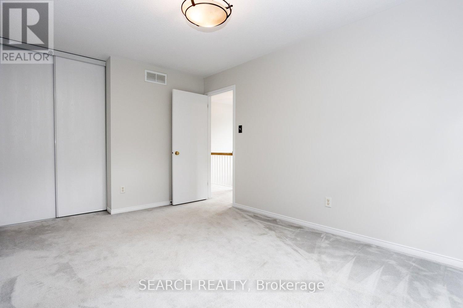 9 OAKHAM RIDGE Image 23