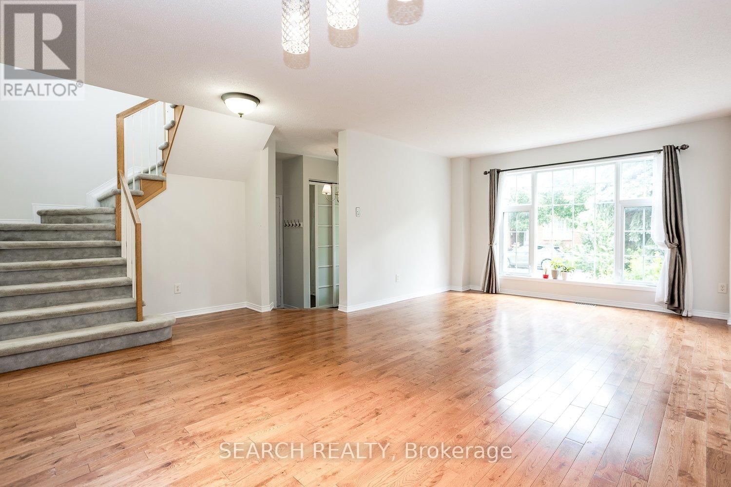 9 OAKHAM RIDGE Image 4