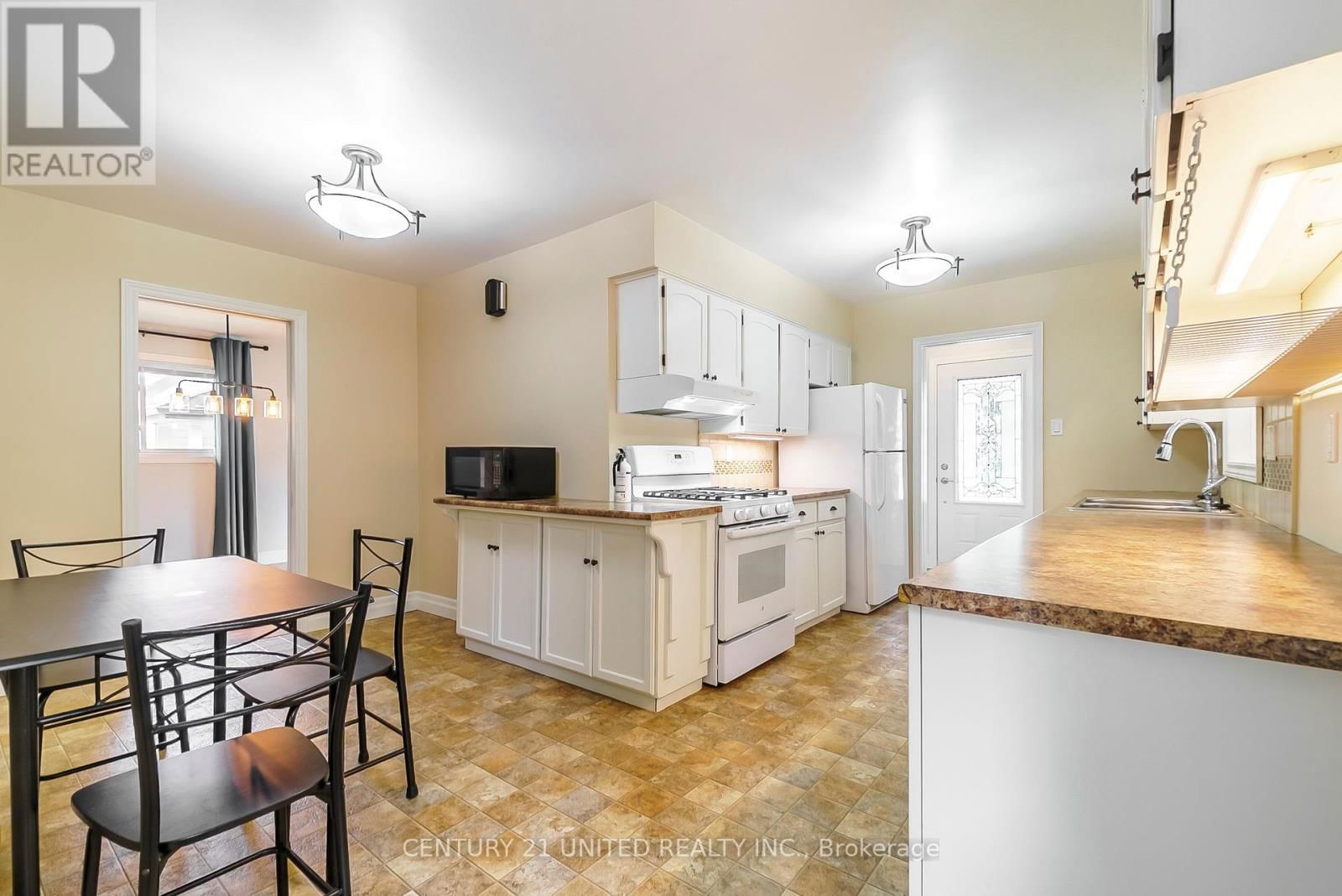 861 HILLIARD STREET Image 14