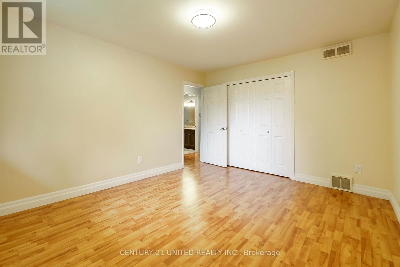 861 HILLIARD STREET Image 18