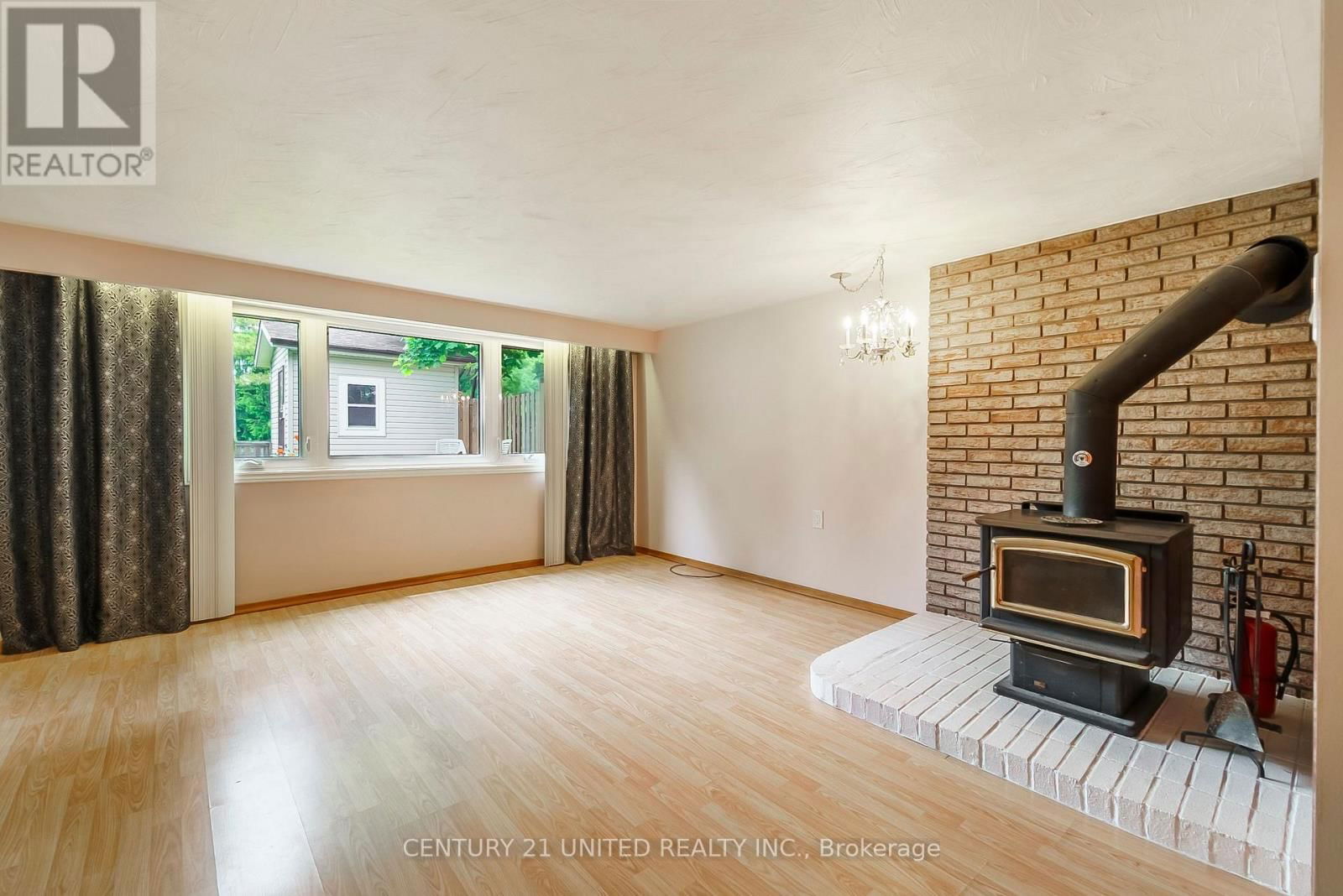 861 HILLIARD STREET Image 24