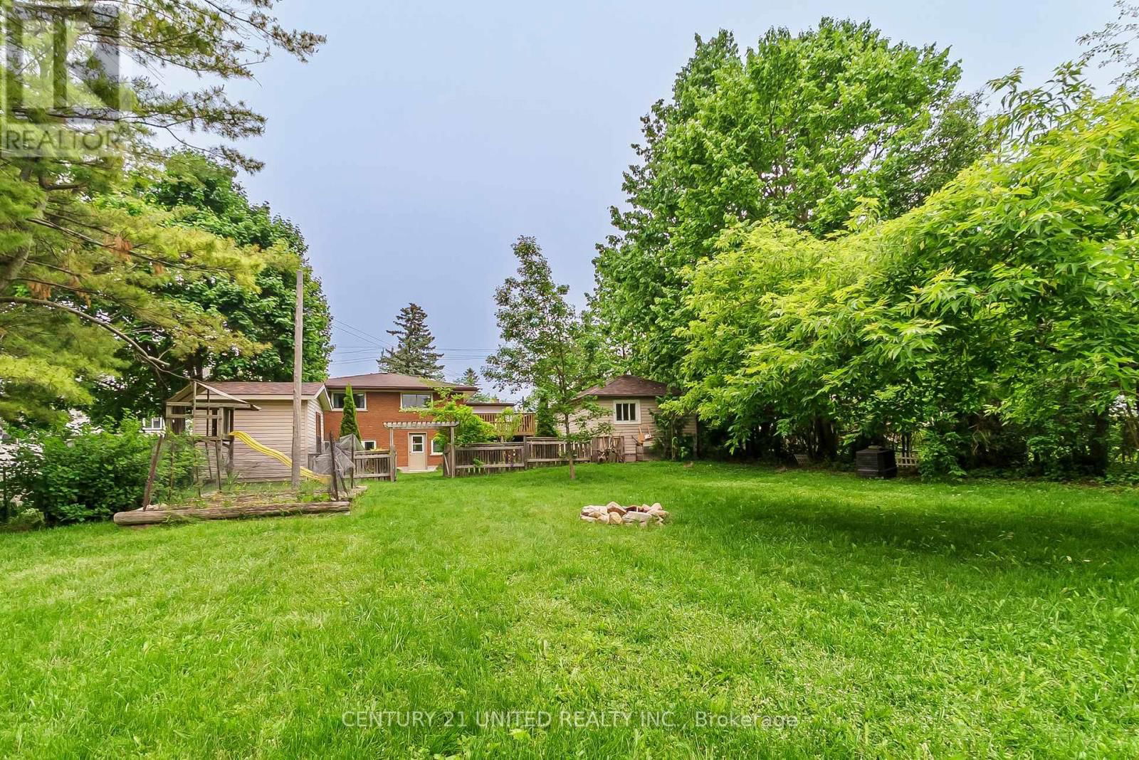861 HILLIARD STREET Image 34