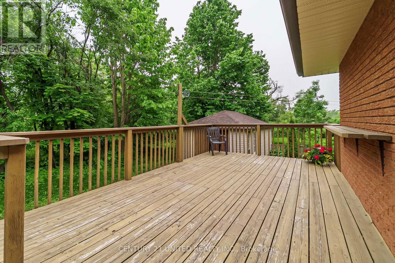861 HILLIARD STREET Image 35