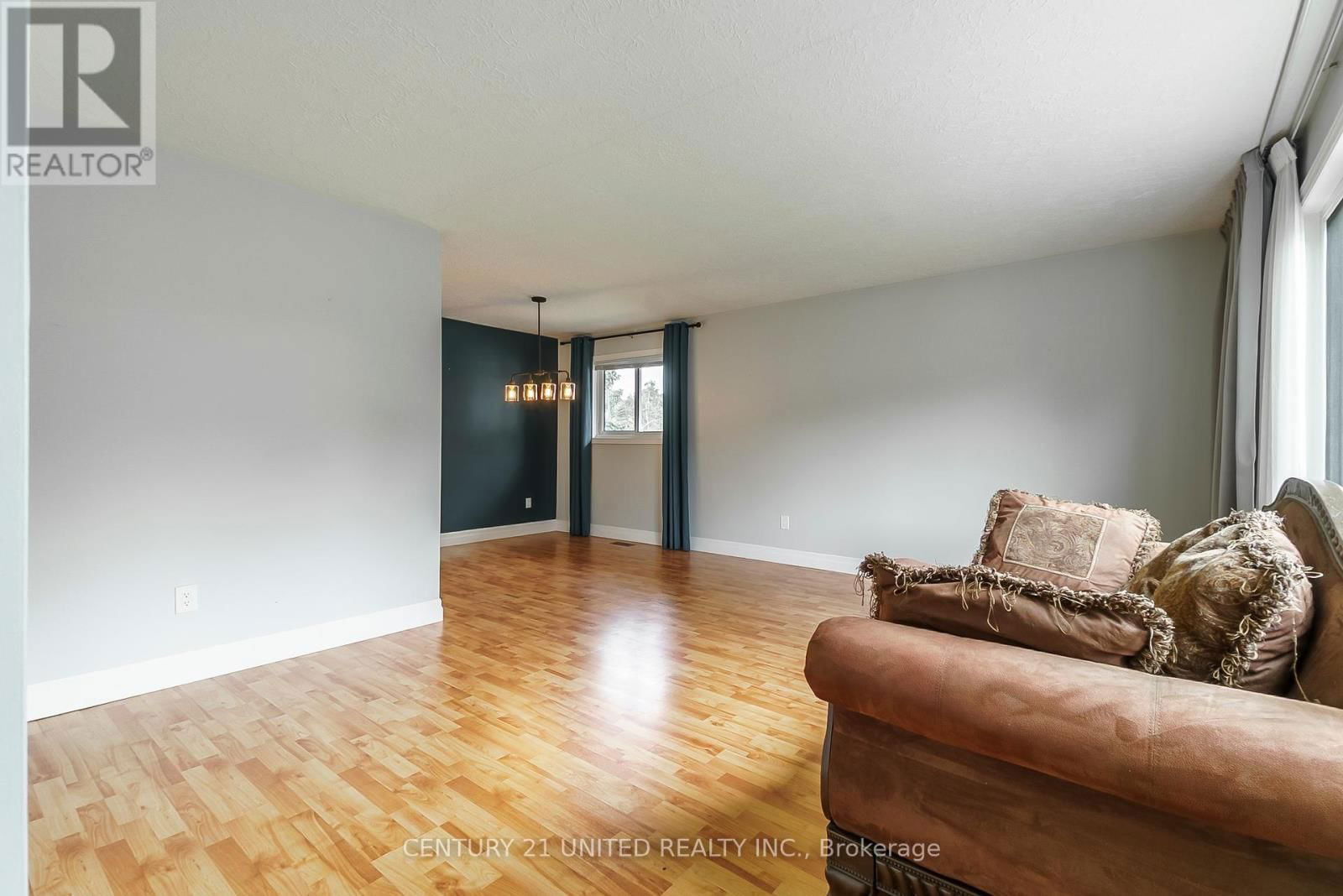 861 HILLIARD STREET Image 5
