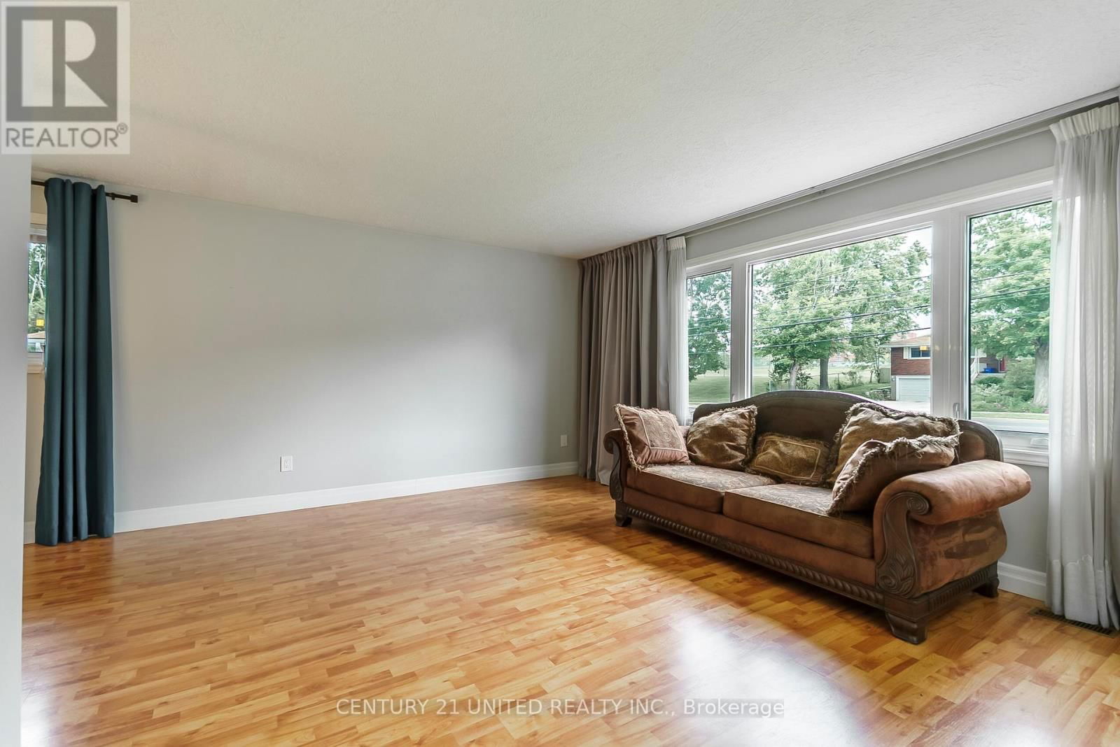 861 HILLIARD STREET Image 6