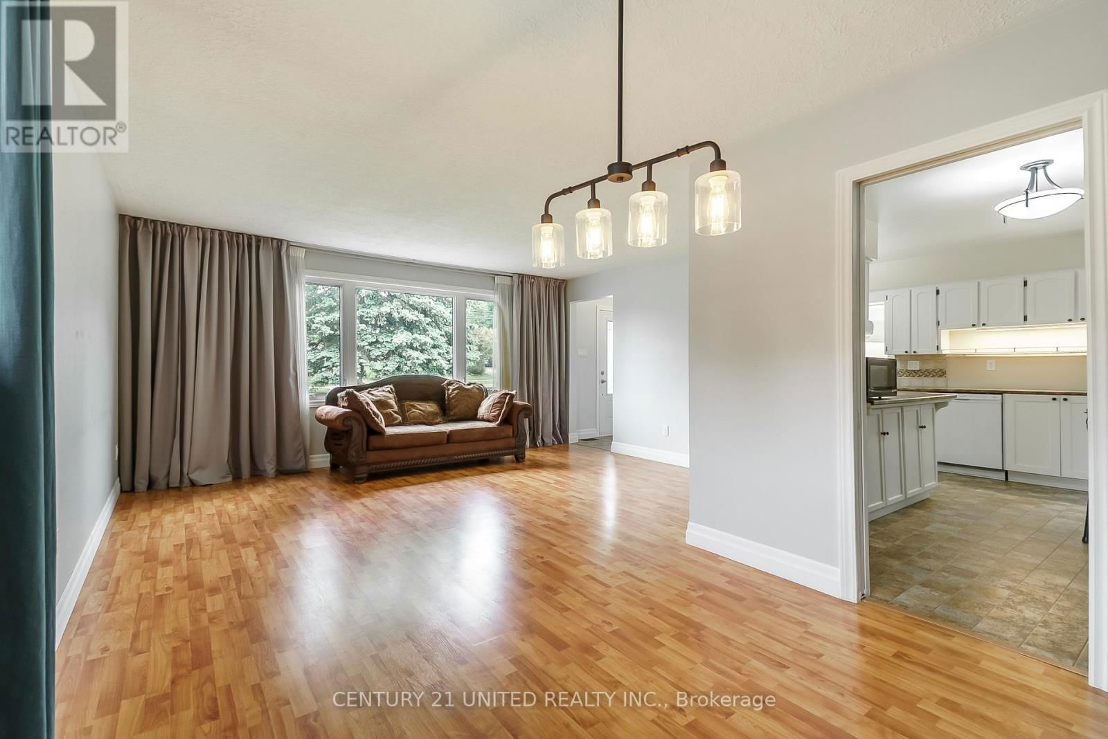 861 HILLIARD STREET Image 7