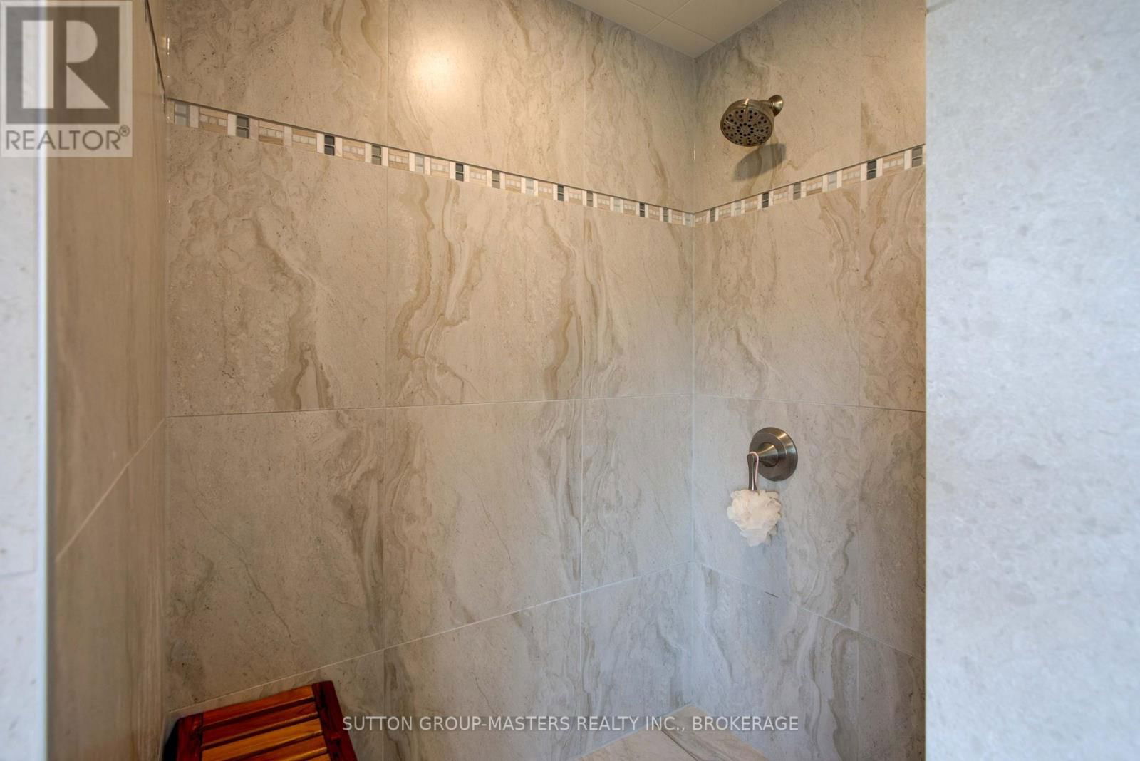 302 GREENS ROAD Image 15