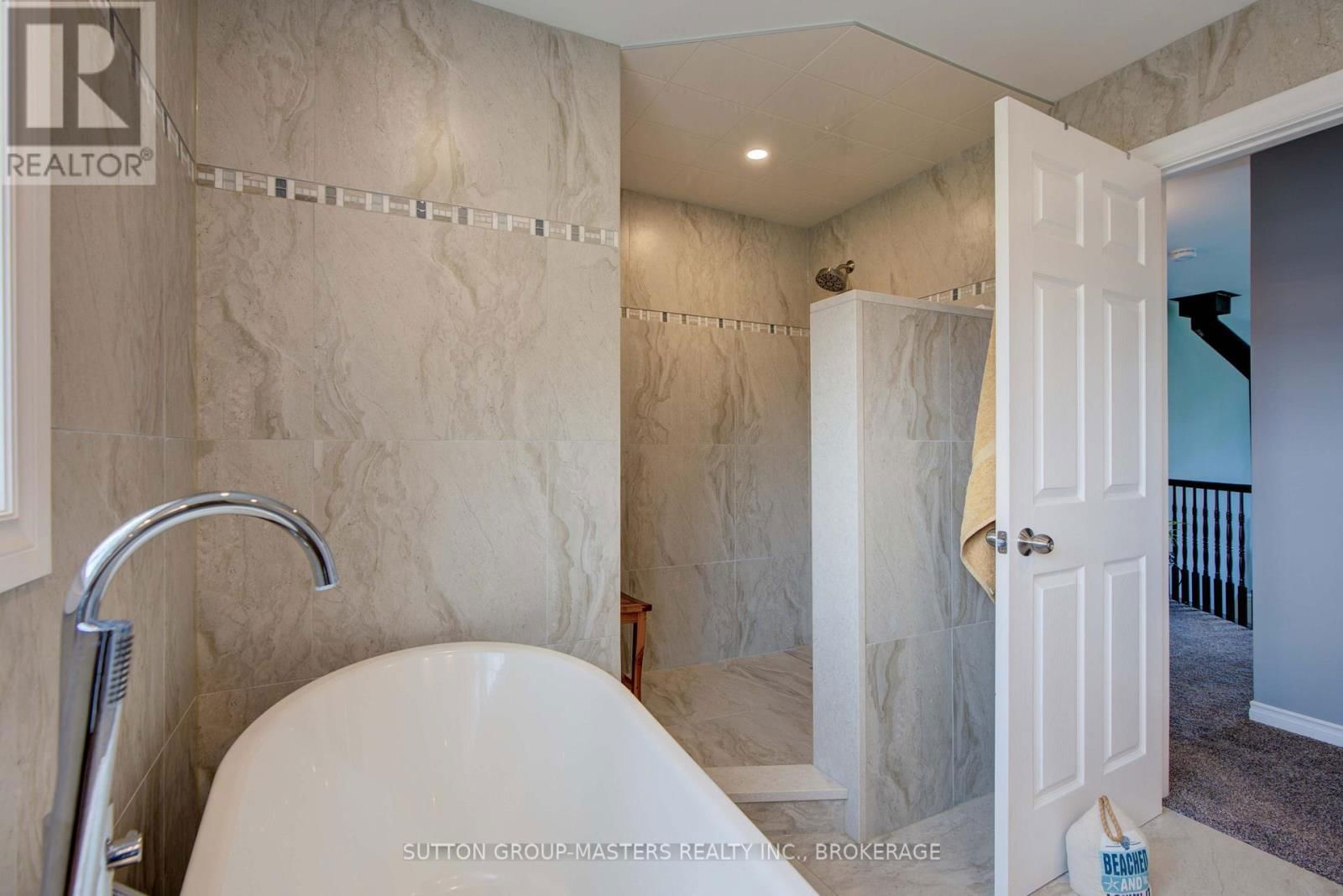 302 GREENS ROAD Image 16