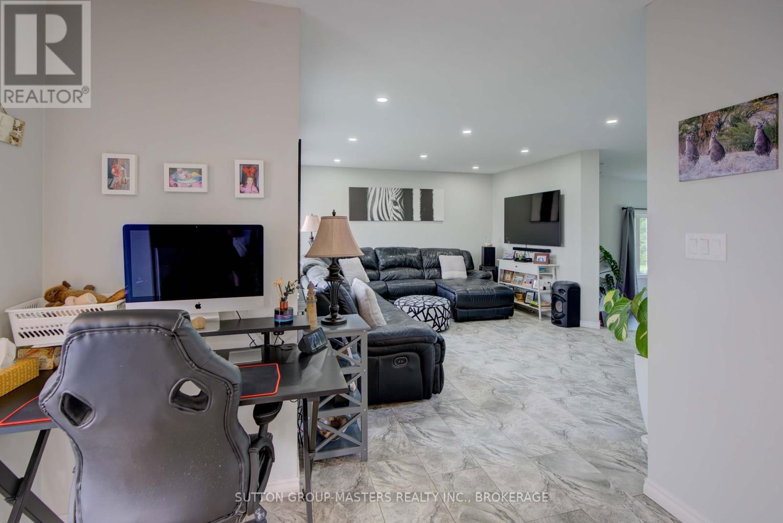 302 GREENS ROAD Image 26