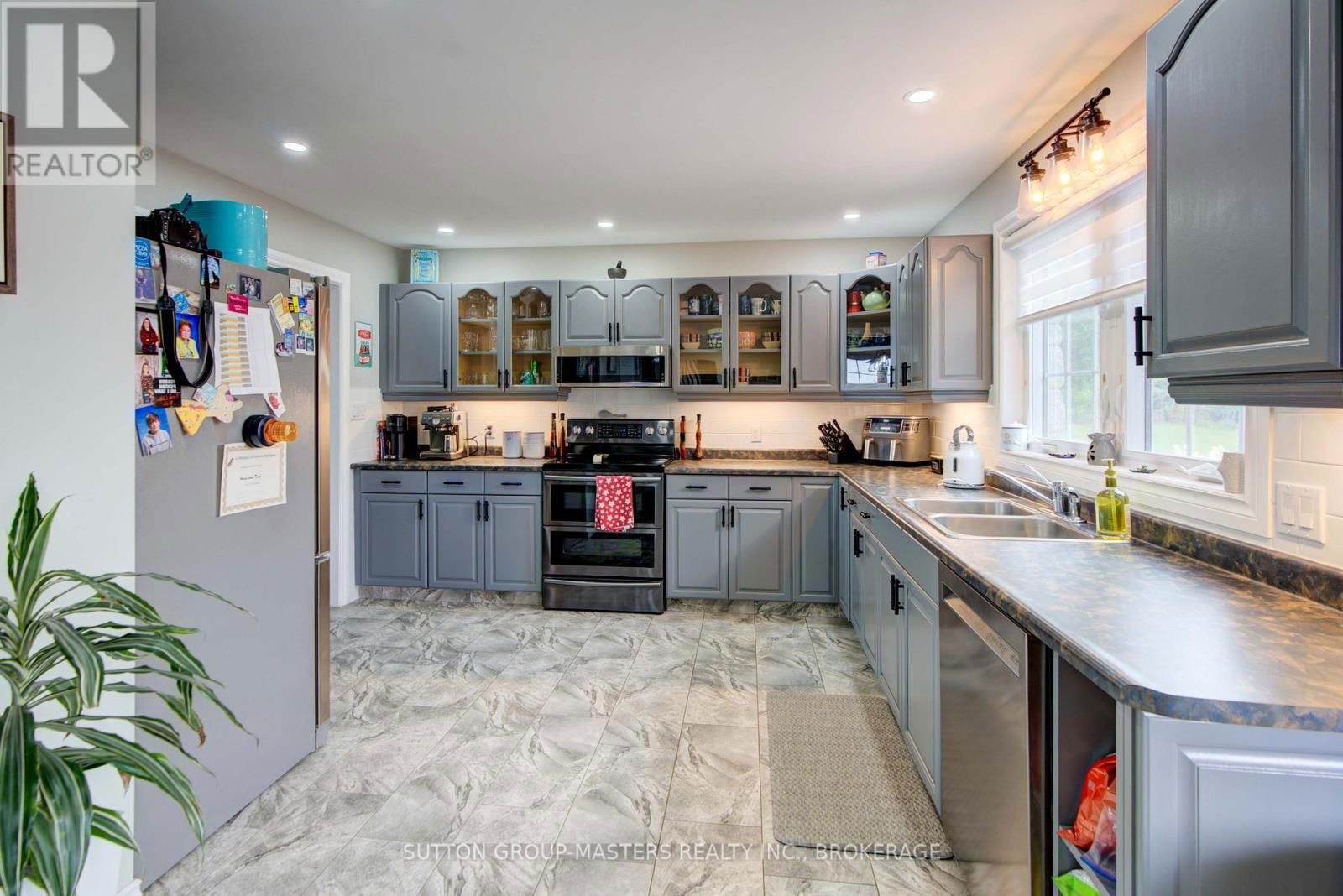 302 GREENS ROAD Image 28