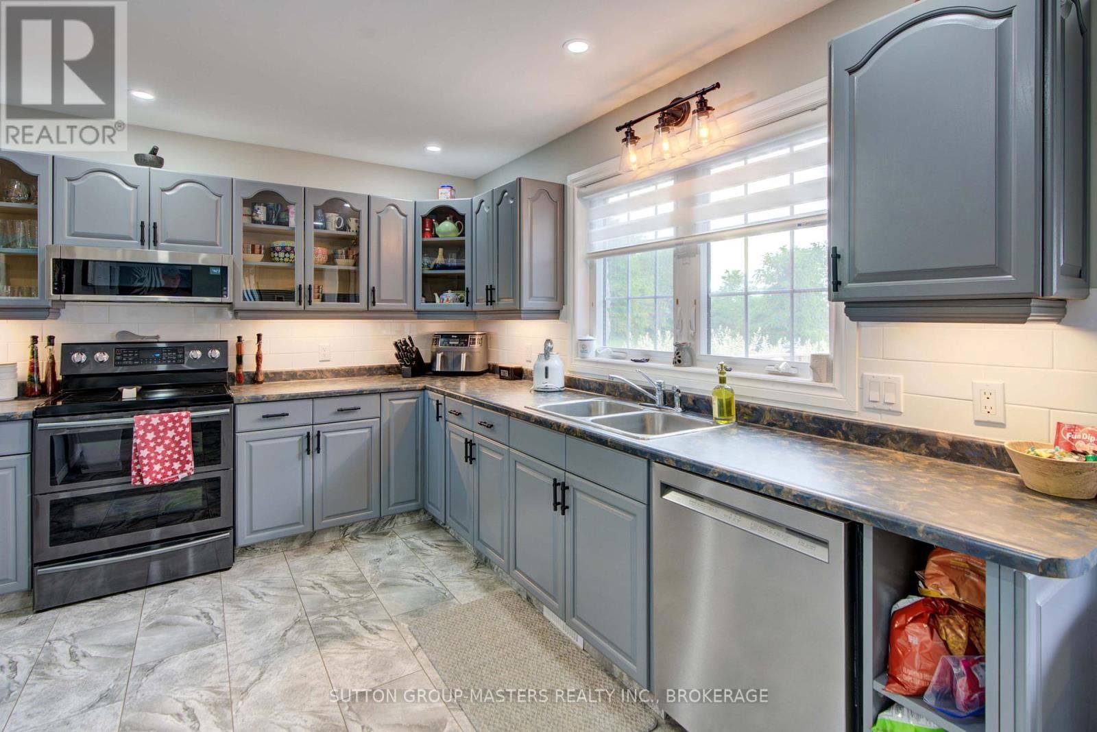 302 GREENS ROAD Image 29