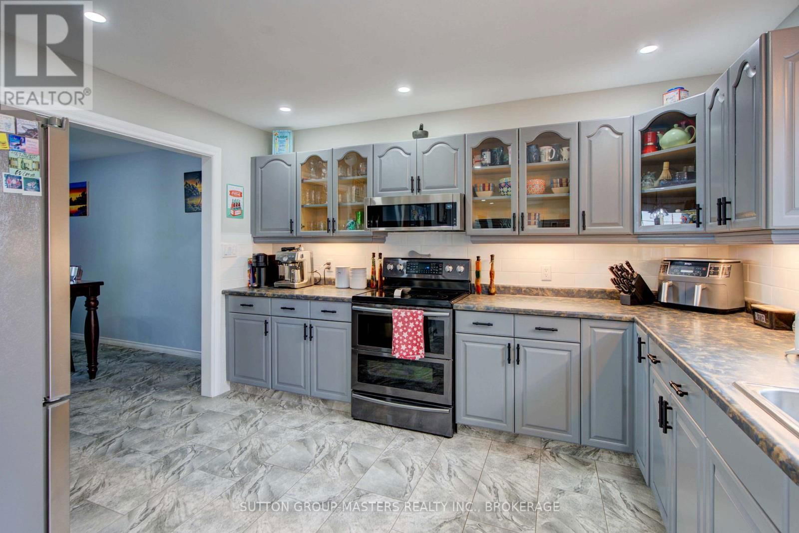 302 GREENS ROAD Image 30