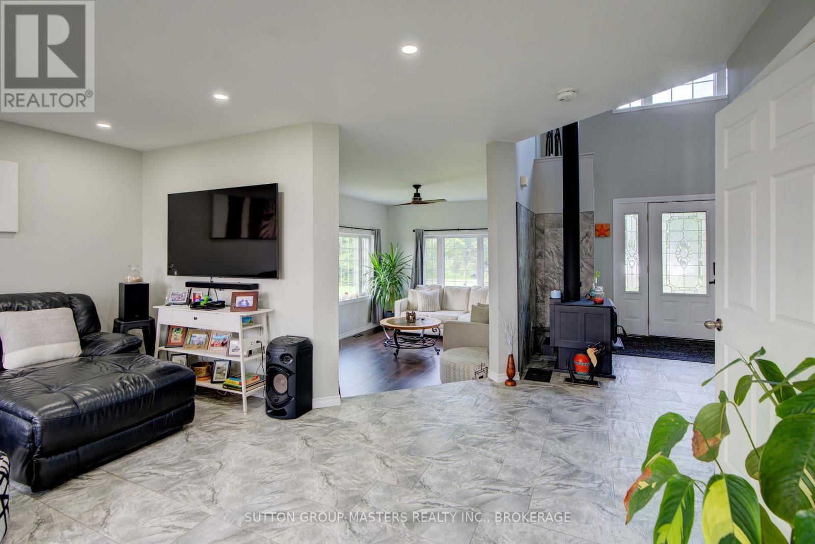 302 GREENS ROAD Image 32