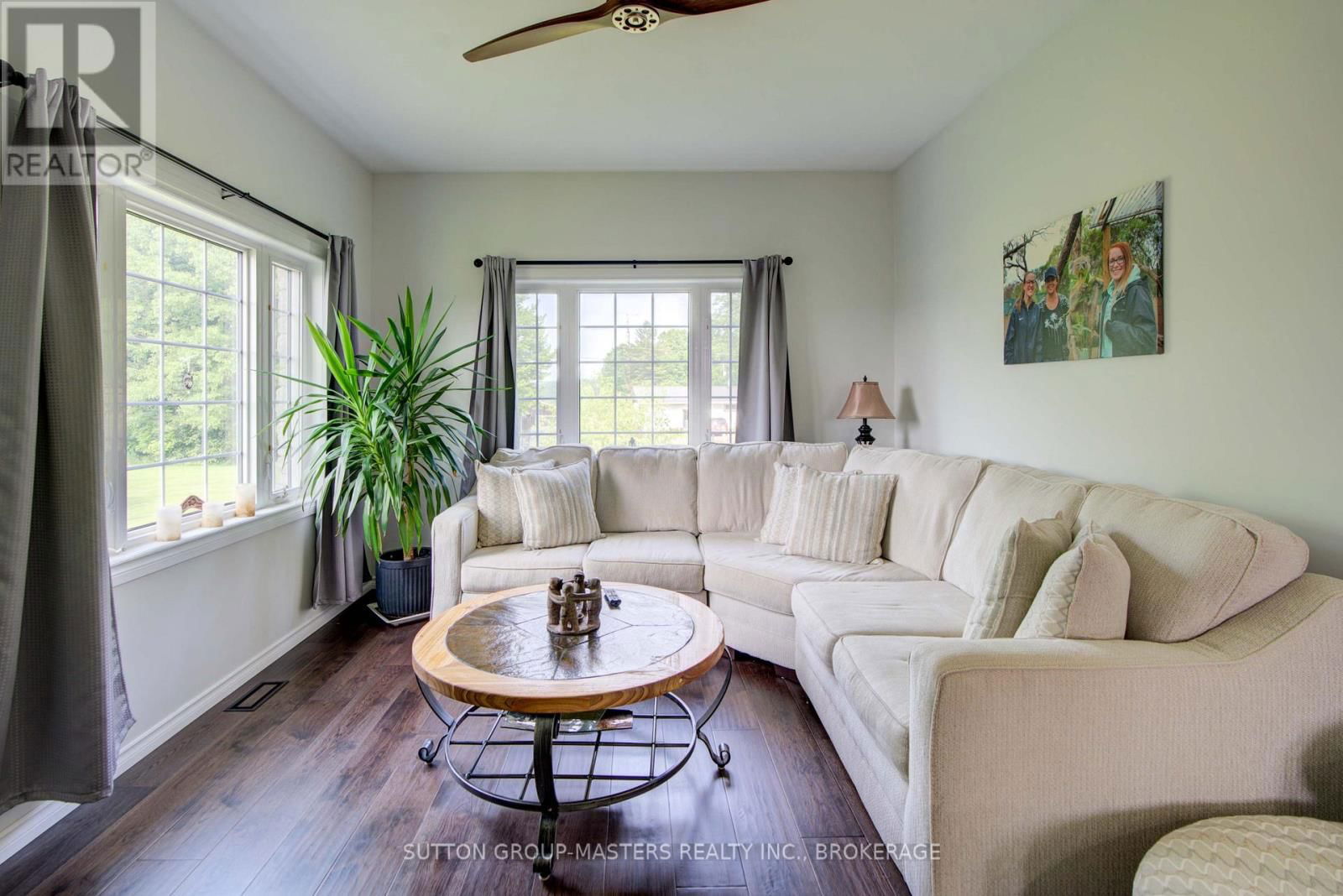 302 GREENS ROAD Image 35