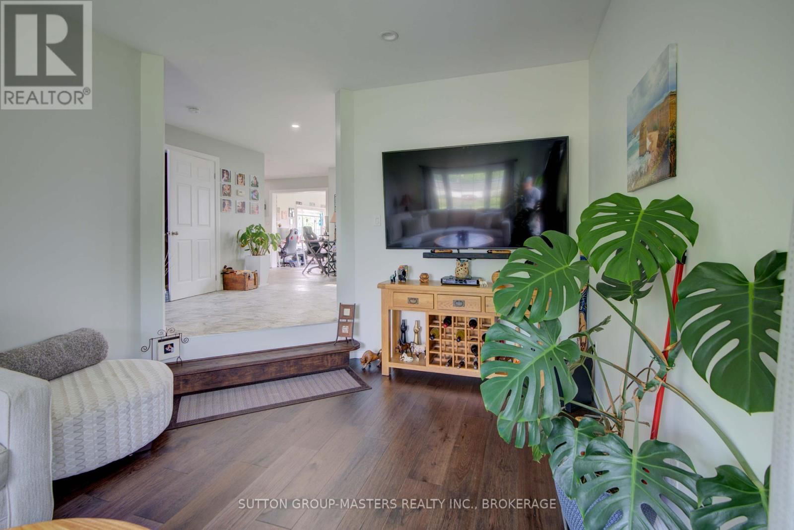 302 GREENS ROAD Image 36