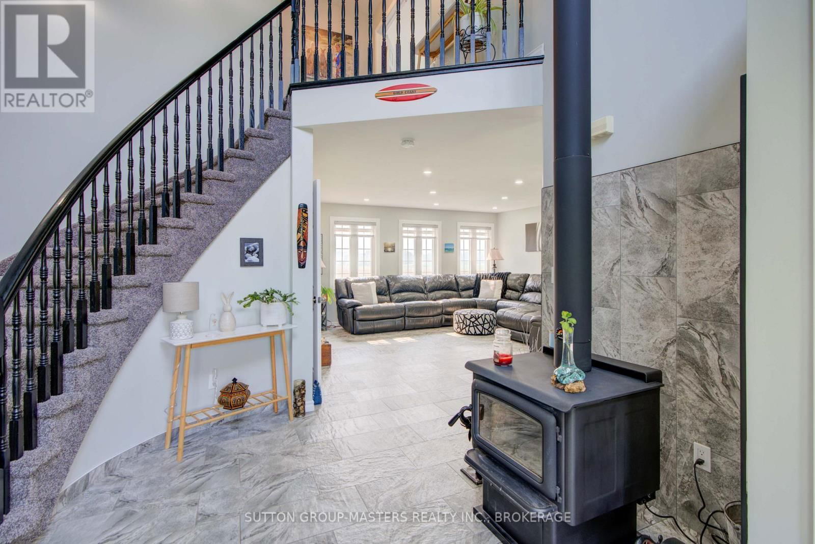 302 GREENS ROAD Image 45