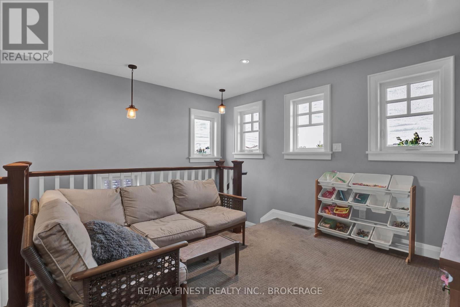 161 MCDONOUGH CRESCENT Image 19