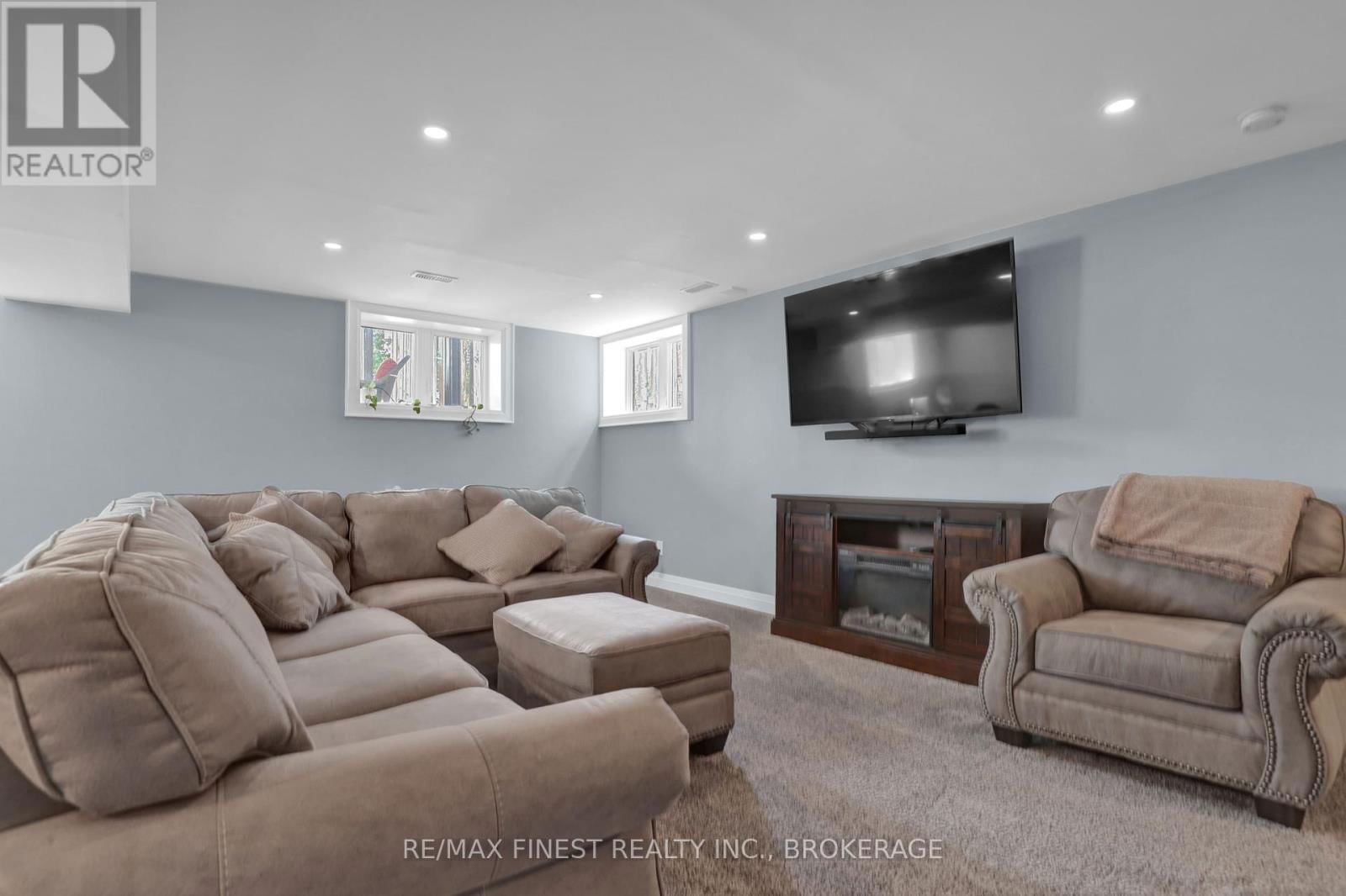 161 MCDONOUGH CRESCENT Image 34
