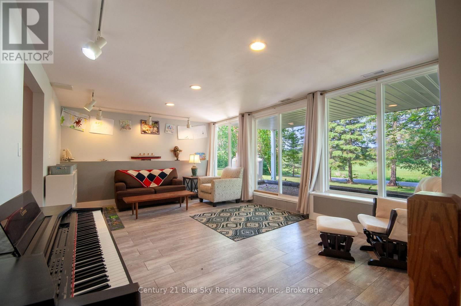 425 TILLICUM BAY ROAD Image 18