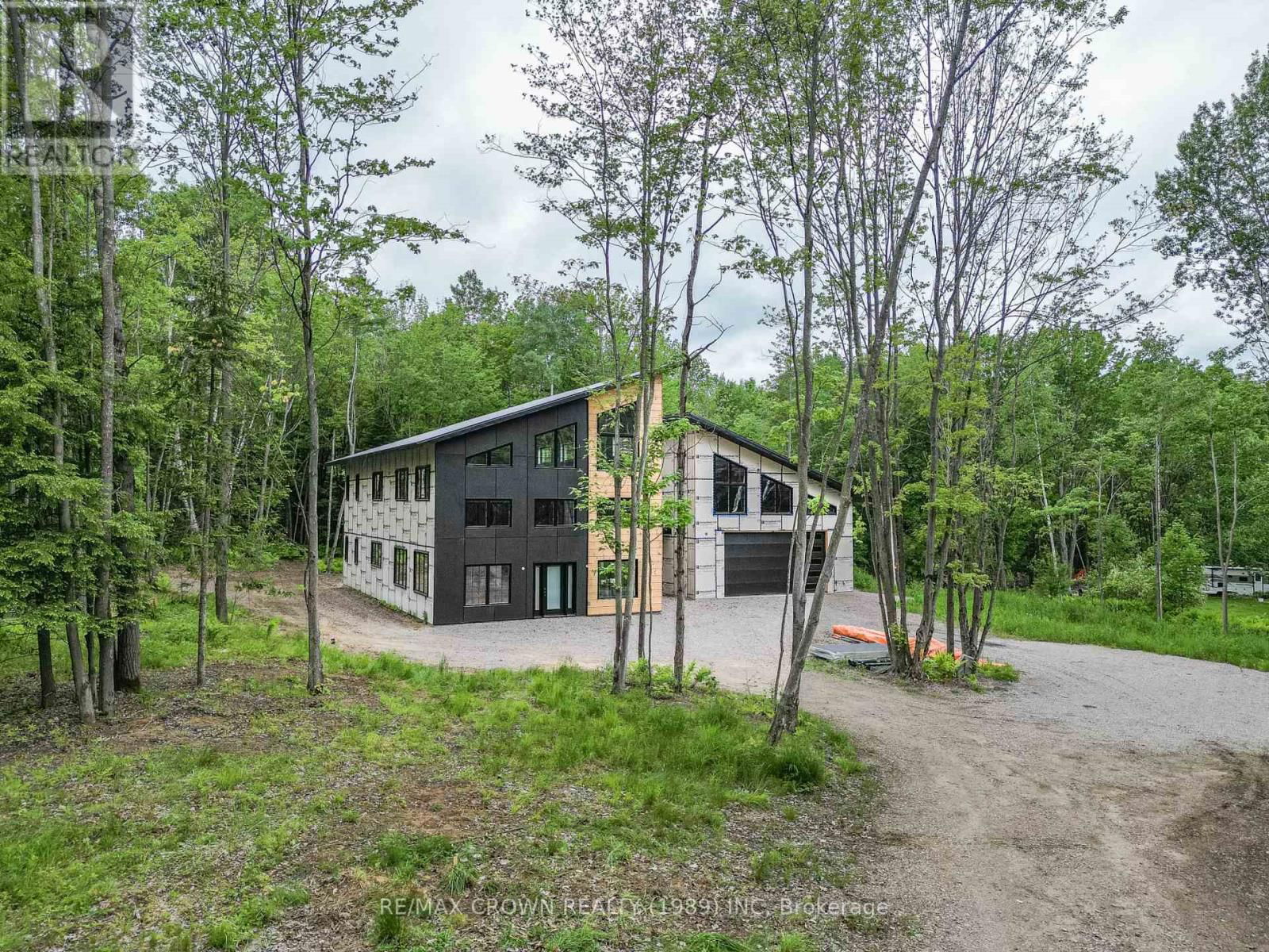 24 SUN VALLEY WAY Image 1