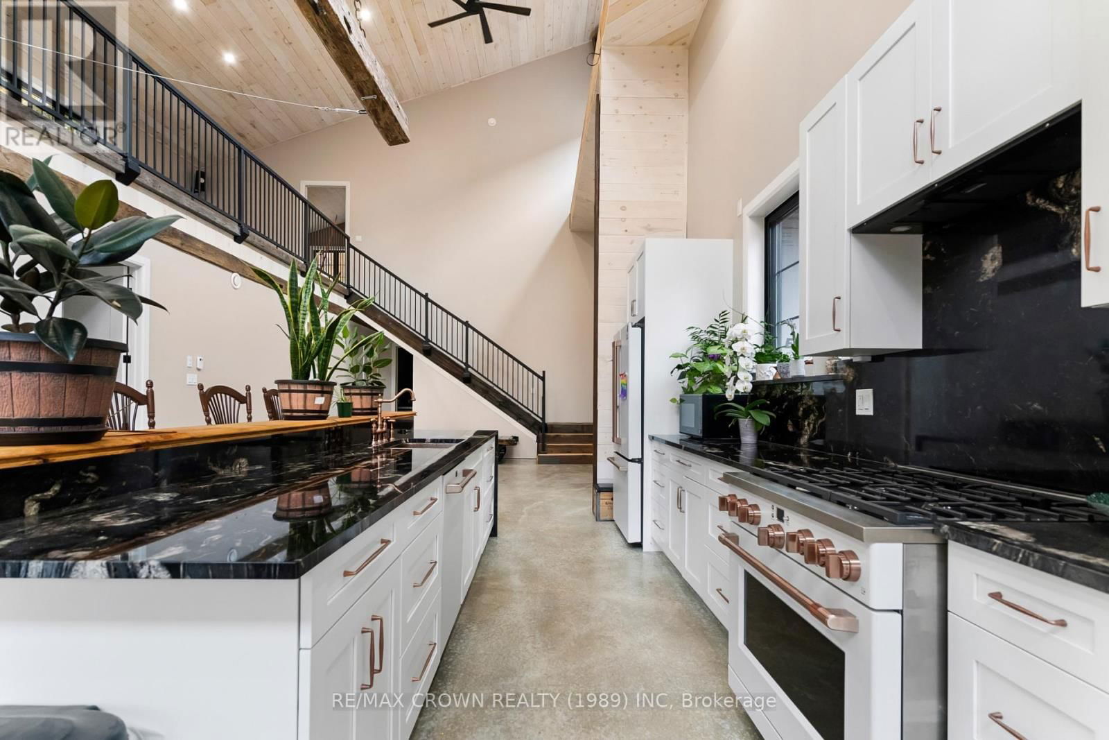 24 SUN VALLEY WAY Image 11