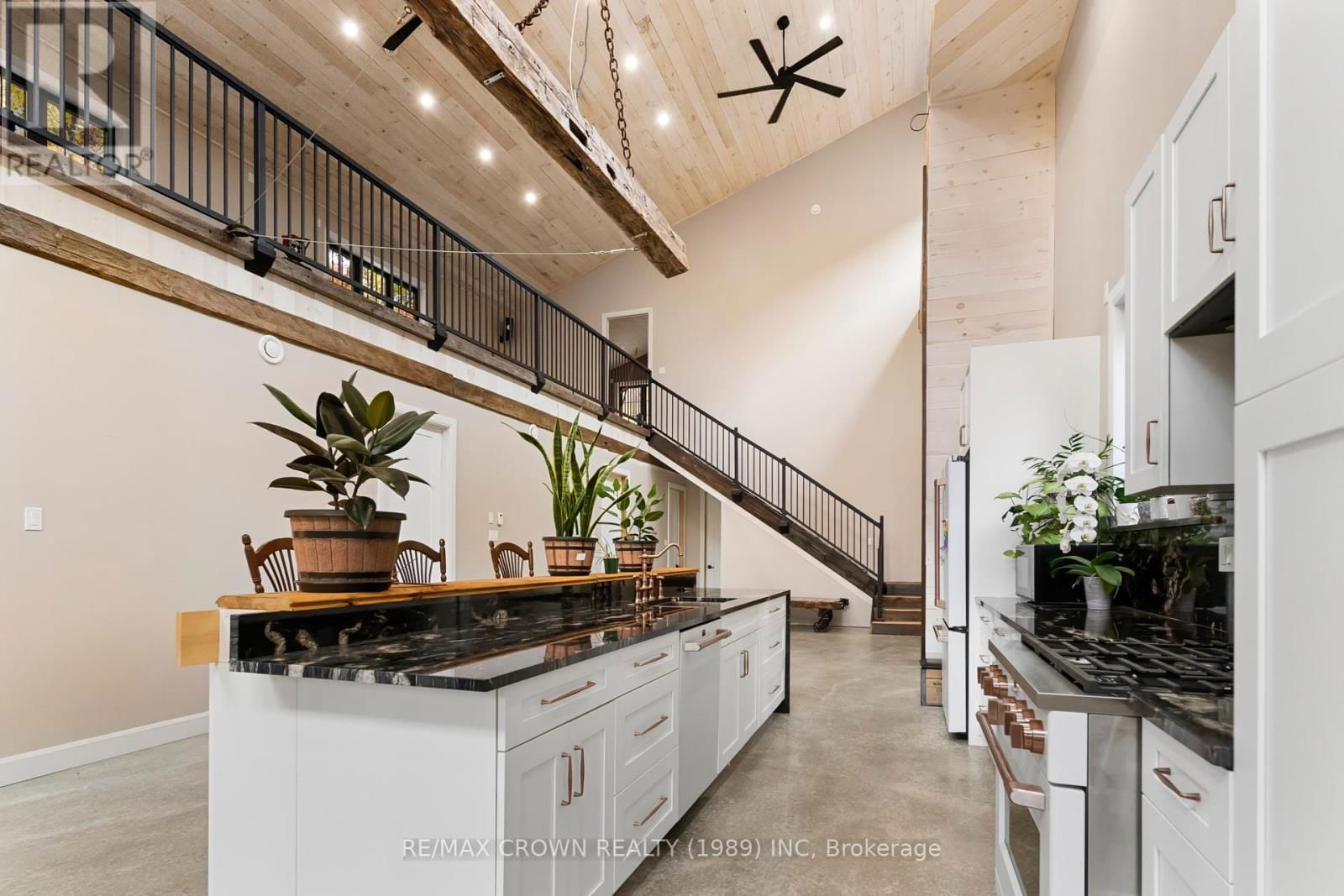24 SUN VALLEY WAY Image 14