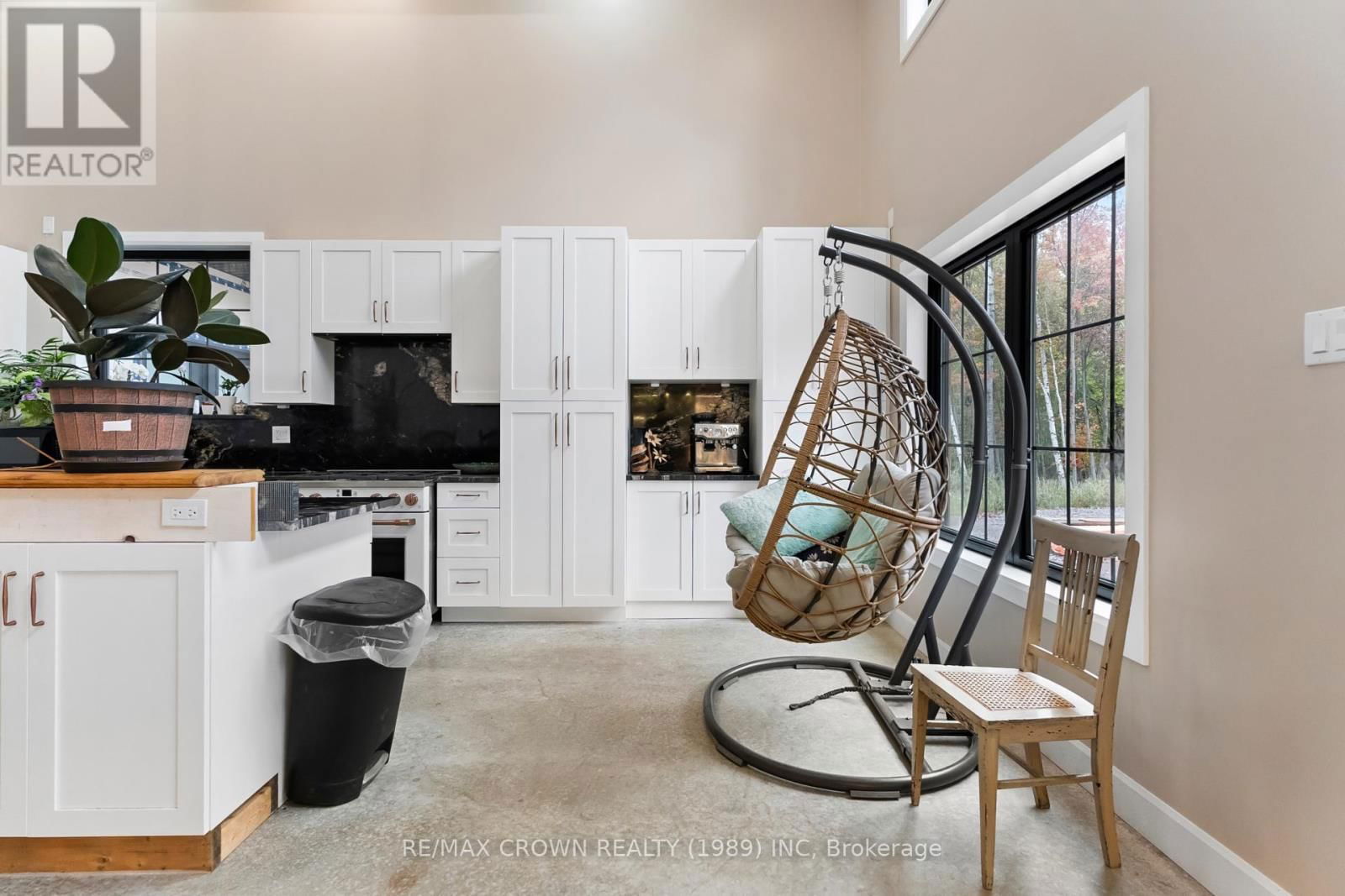 24 SUN VALLEY WAY Image 15