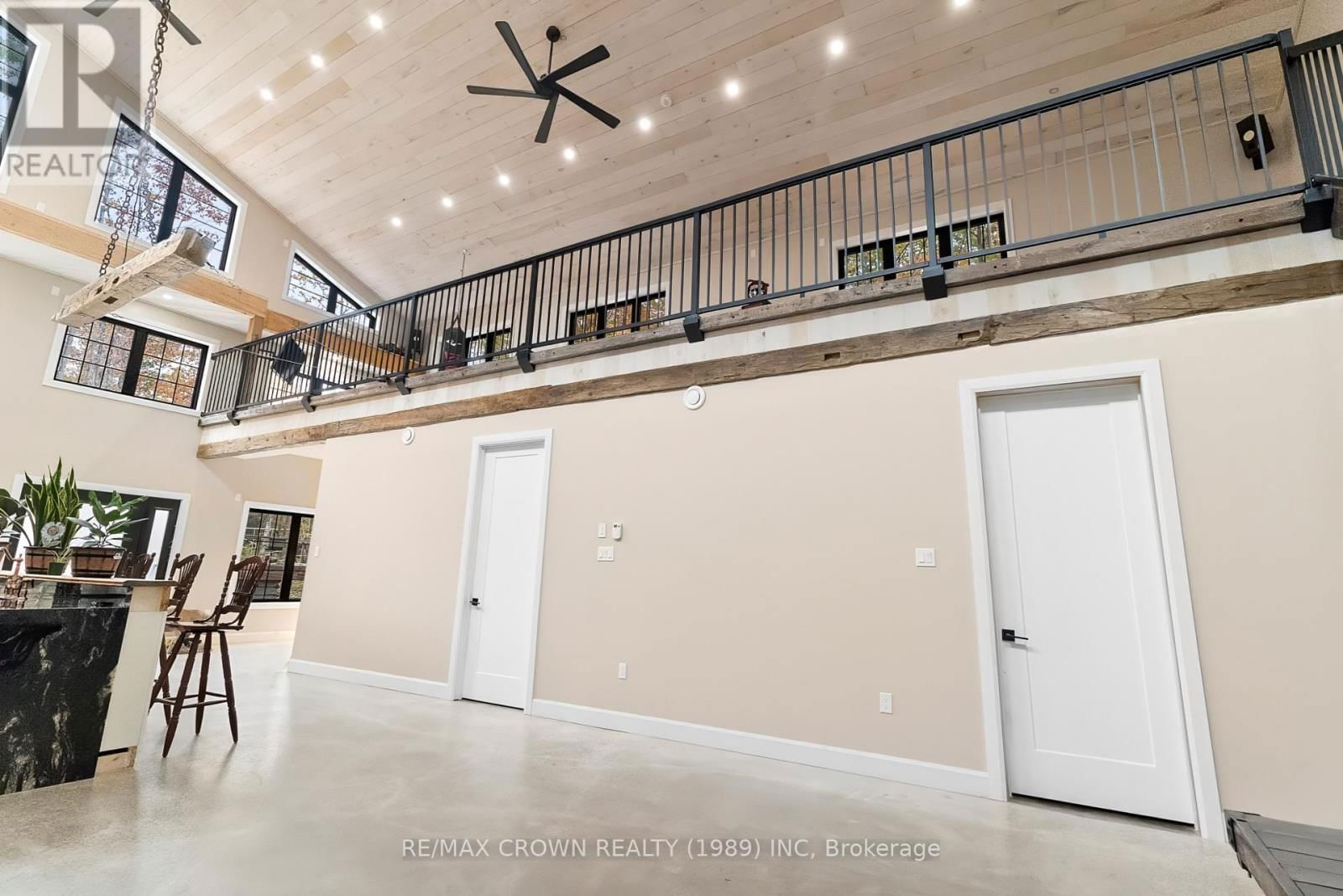 24 SUN VALLEY WAY Image 16