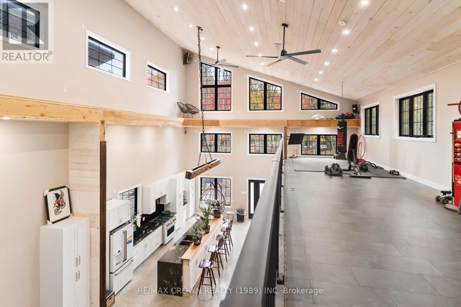 24 SUN VALLEY WAY Image 17