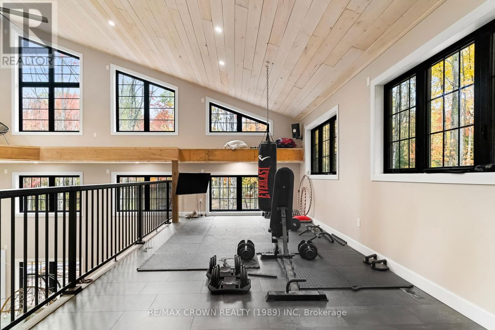 24 SUN VALLEY WAY Image 18