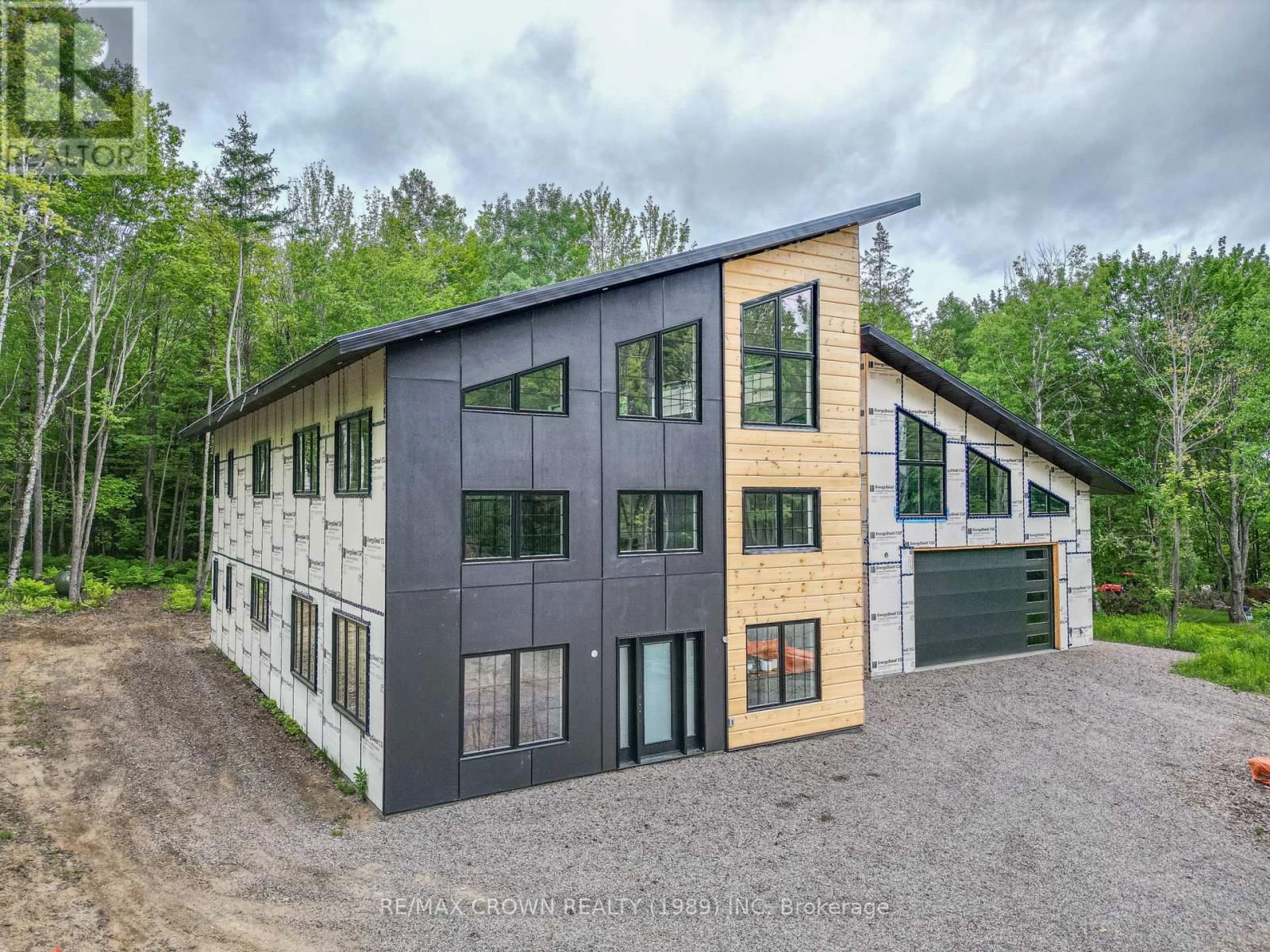 24 SUN VALLEY WAY Image 2