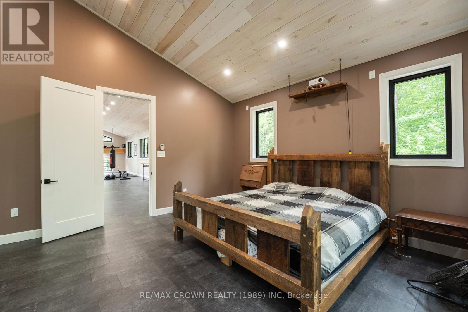 24 SUN VALLEY WAY Image 22