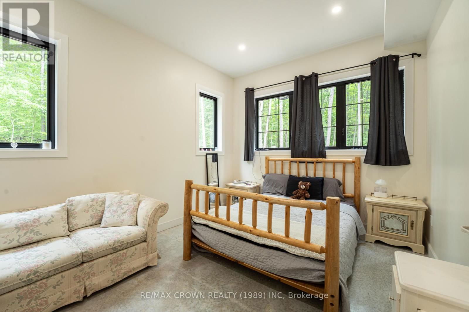 24 SUN VALLEY WAY Image 24