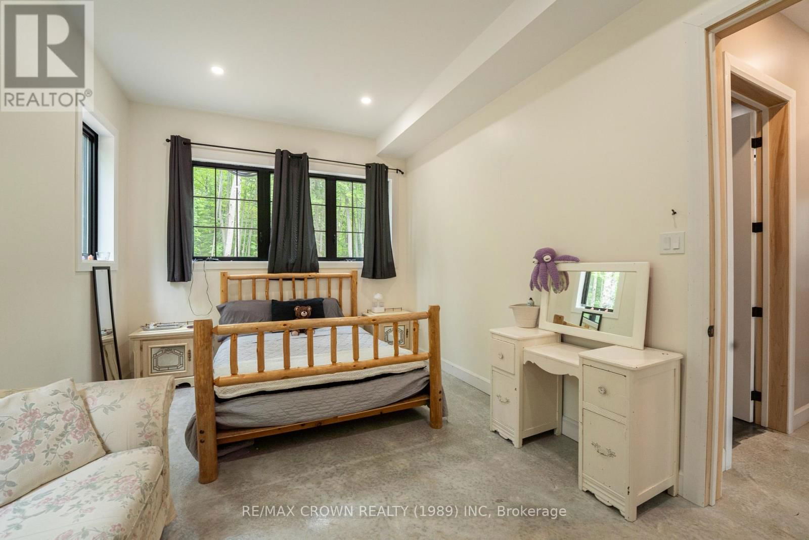 24 SUN VALLEY WAY Image 25