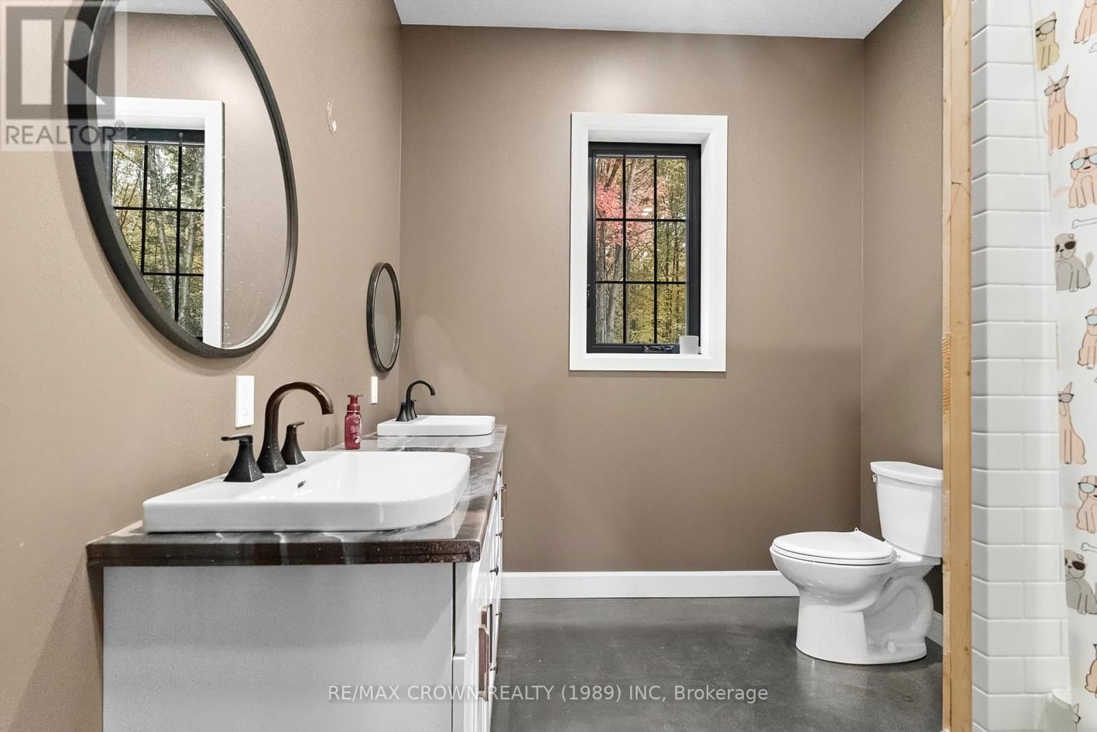 24 SUN VALLEY WAY Image 28