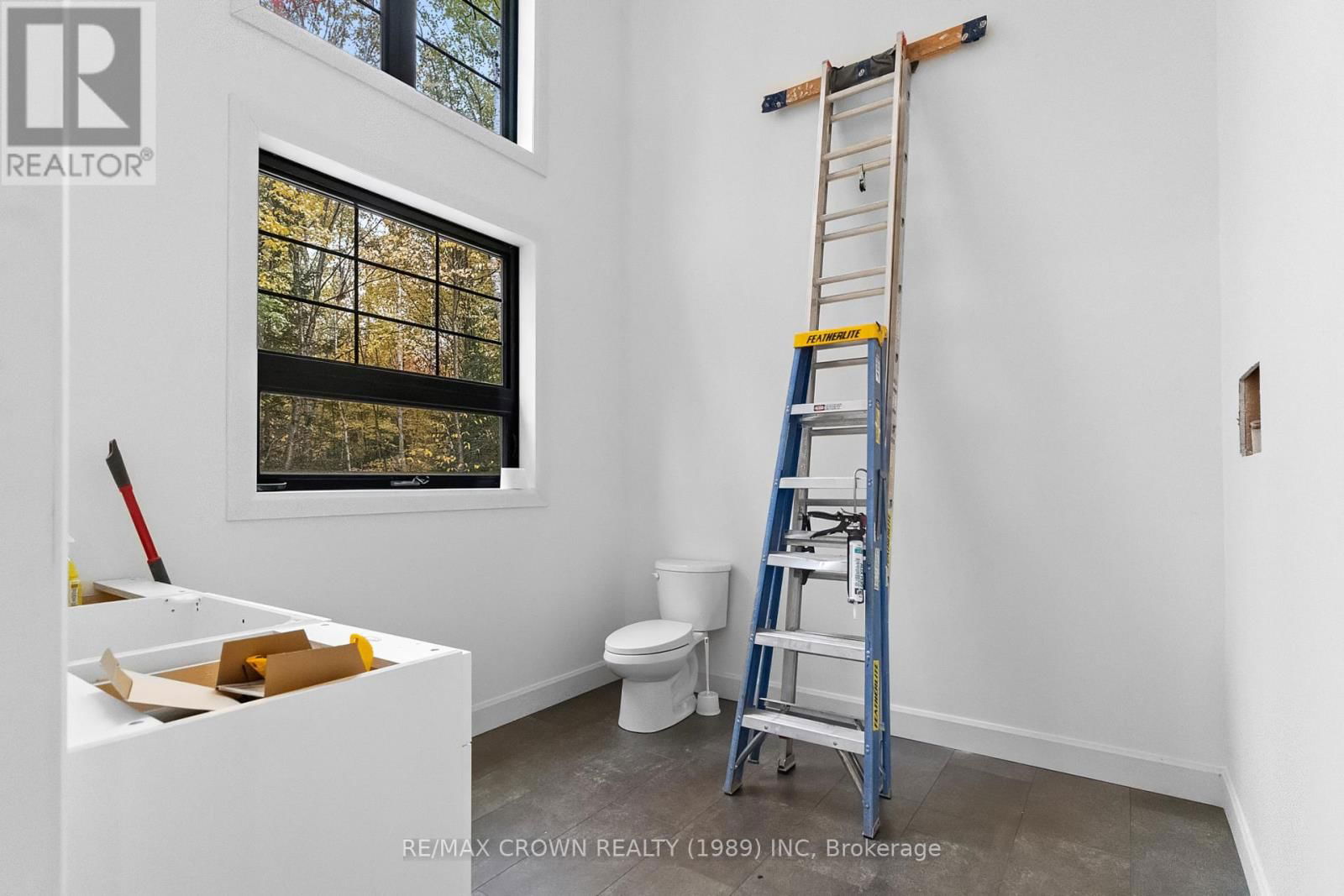 24 SUN VALLEY WAY Image 30