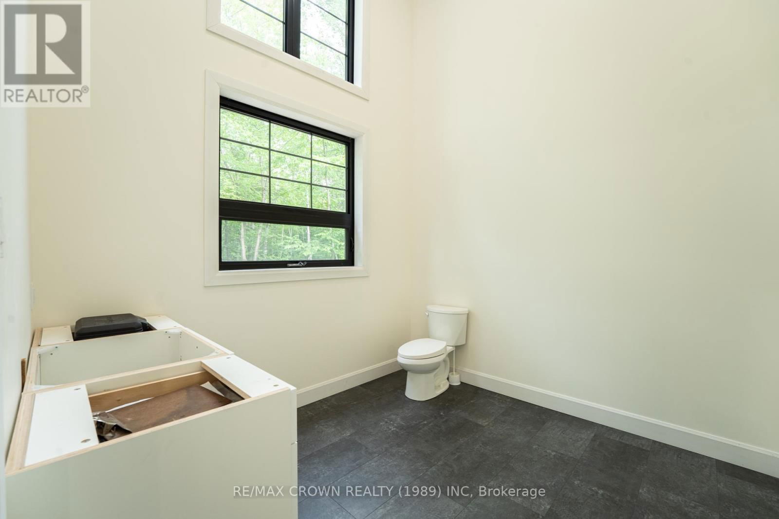 24 SUN VALLEY WAY Image 31